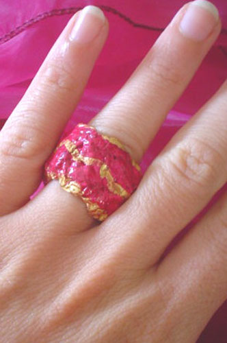 anello fascia fucsia,papier machè.