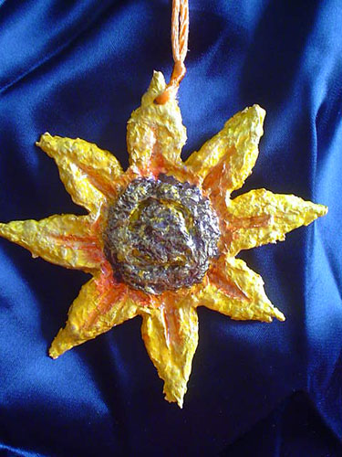 ciondolo girasole grande,papier machè.