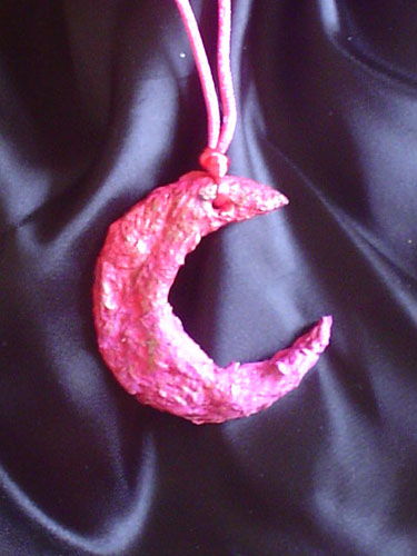 ciondolo luna,papier machè.